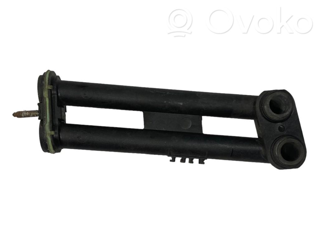 Caurulīte (-es) / šļūtene (-es)