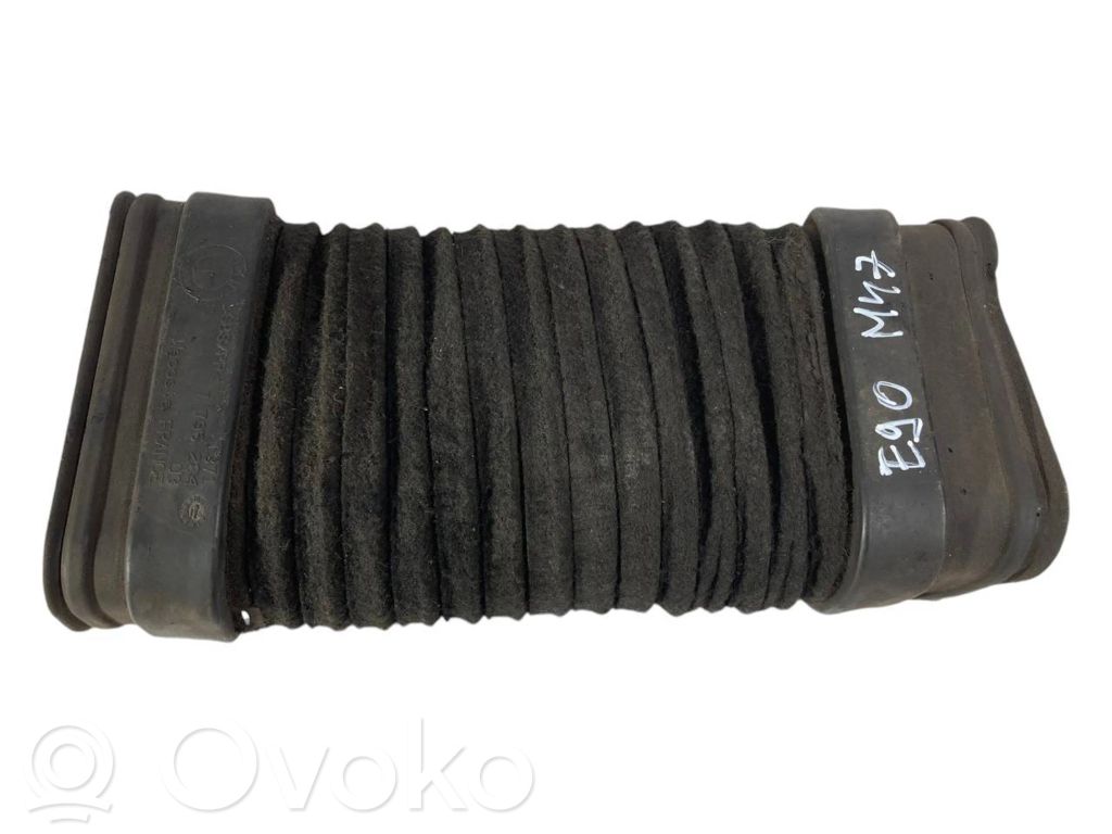 Caurulīte (-es) / šļūtene (-es)