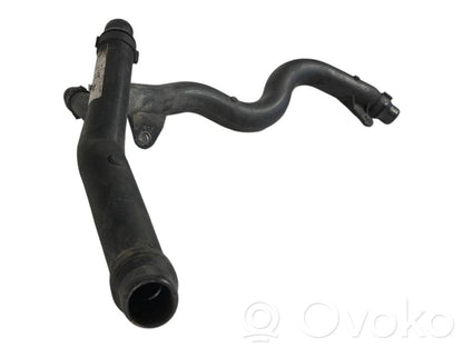 Caurulīte (-es) / šļūtene (-es)