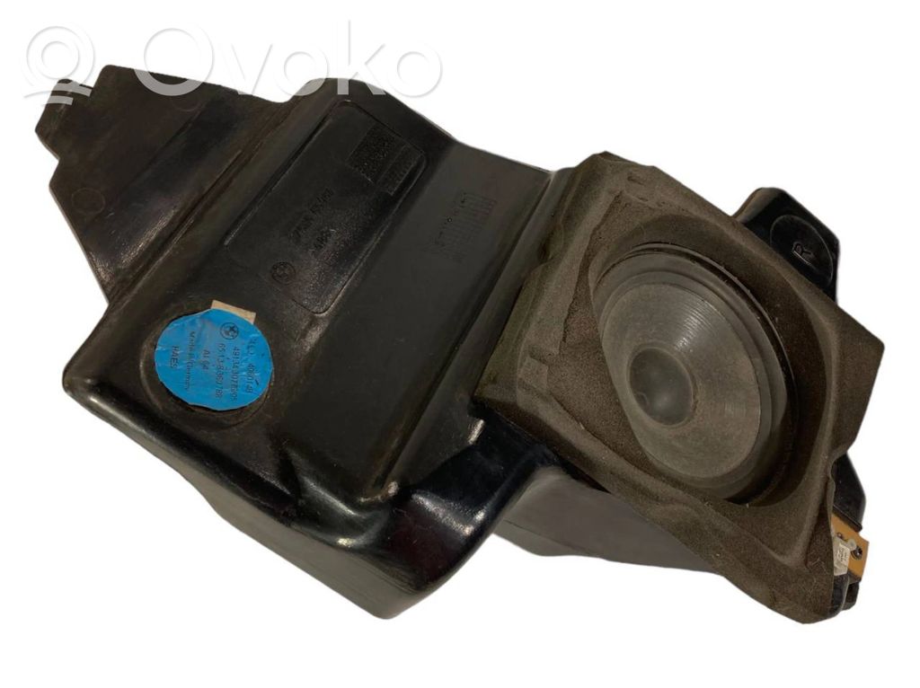 Динамик(и) в задней двери