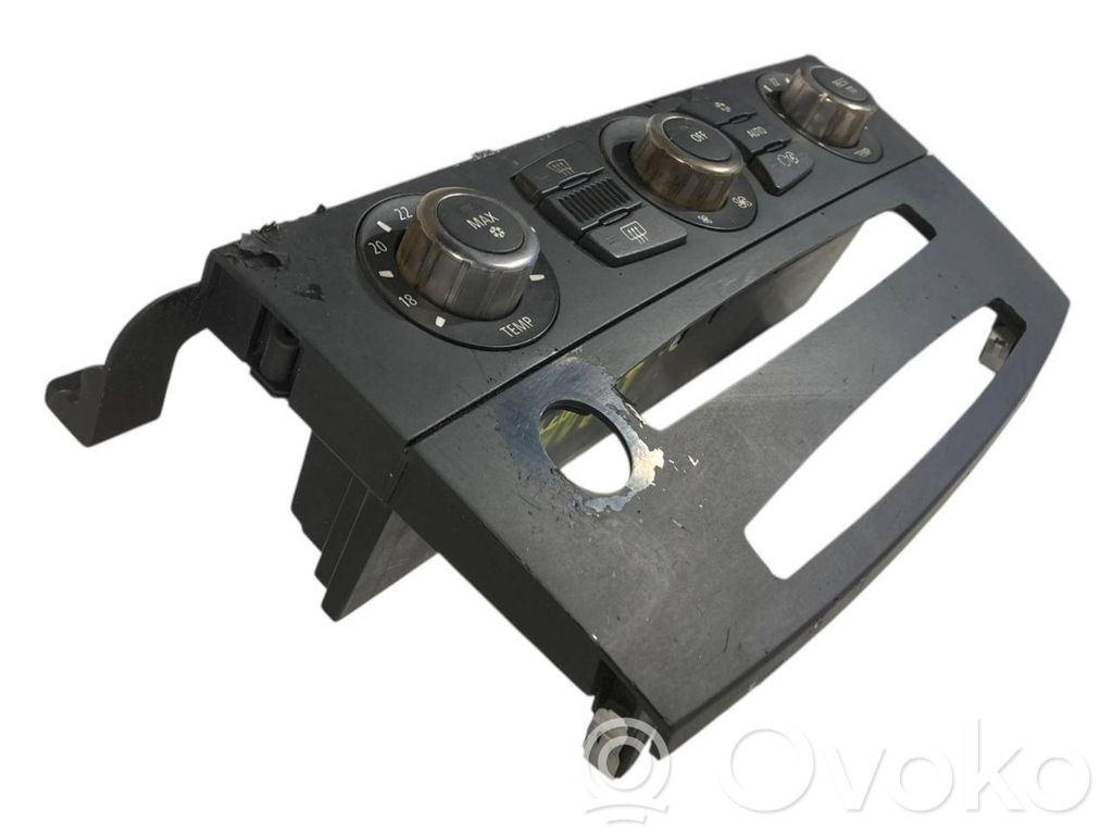 Gaisa kondicioniera / klimata kontroles / salona apsildes vadības bloks (salonā)