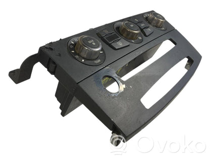 Gaisa kondicioniera / klimata kontroles / salona apsildes vadības bloks (salonā)