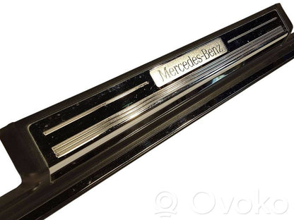 Priekšējā sliekšņa dekoratīvā apdare (iekšējā)