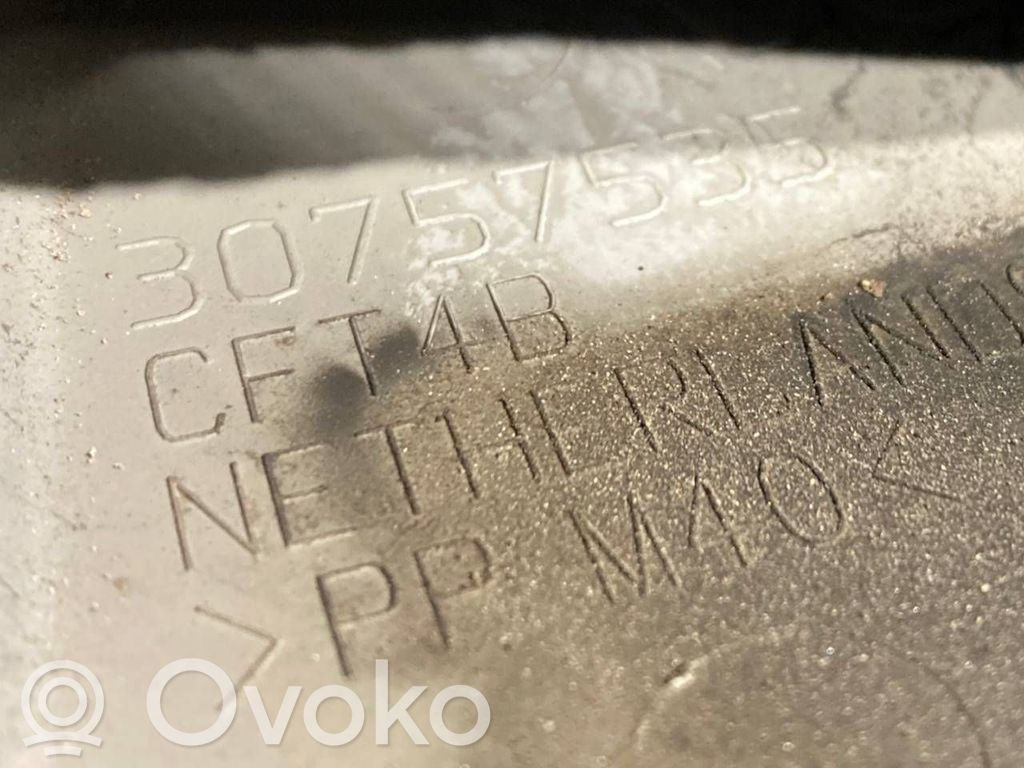 Dzinēja pārsegs (dekoratīva apdare)