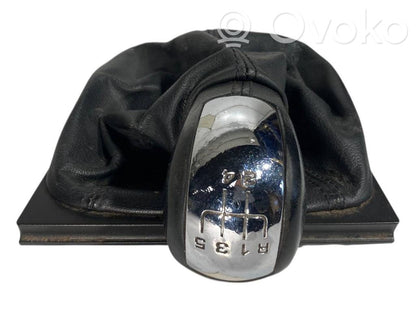 Ātrumu pārslēgšanas sviras dekoratīvā apdare (āda, uzgalis)