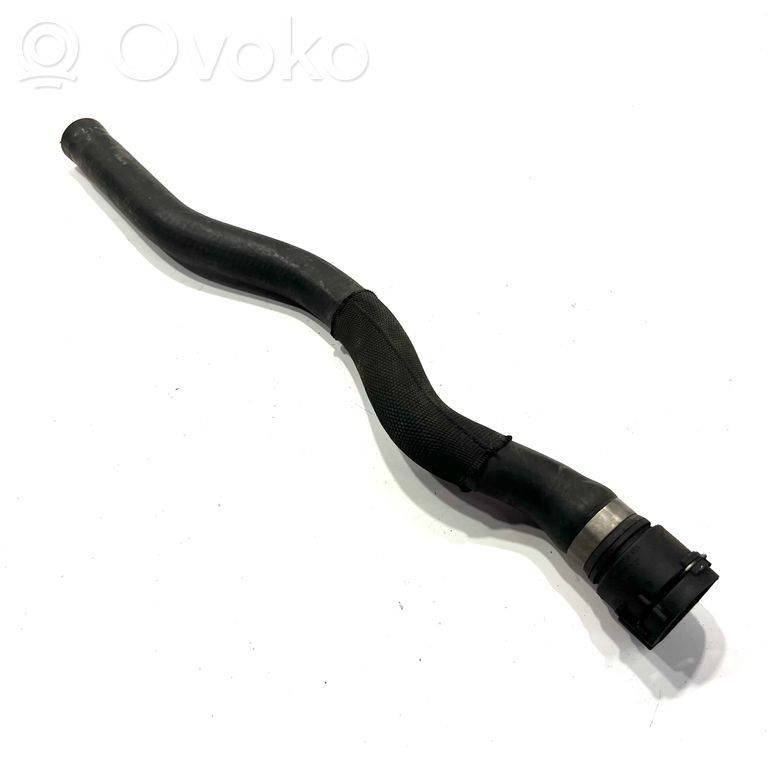 Caurulīte (-es) / šļūtene (-es)