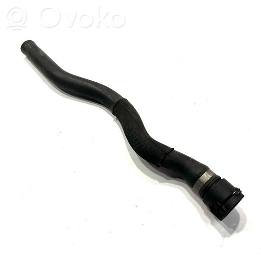 Caurulīte (-es) / šļūtene (-es)