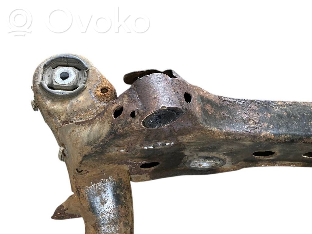 Pusrāmis aizmugurējais / priekšējais