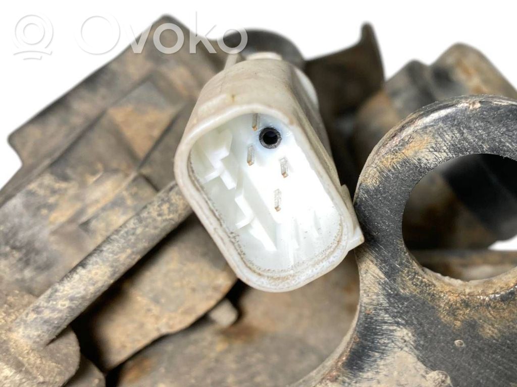 Priekšpusē amortizators ar atsperi