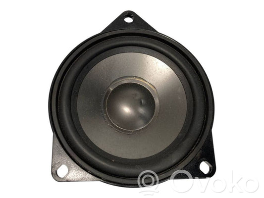 Speaker(s) in the rear door
