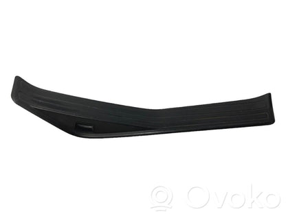 Rear door sill trim (inner)
