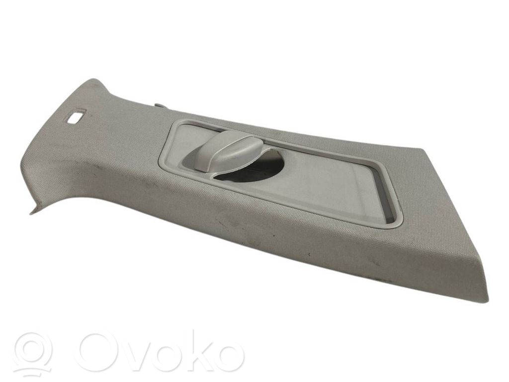 (B) statņa dekoratīvā apdare (augšdaļa)