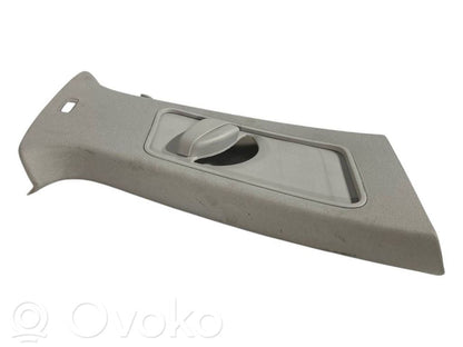 (B) statņa dekoratīvā apdare (augšdaļa)