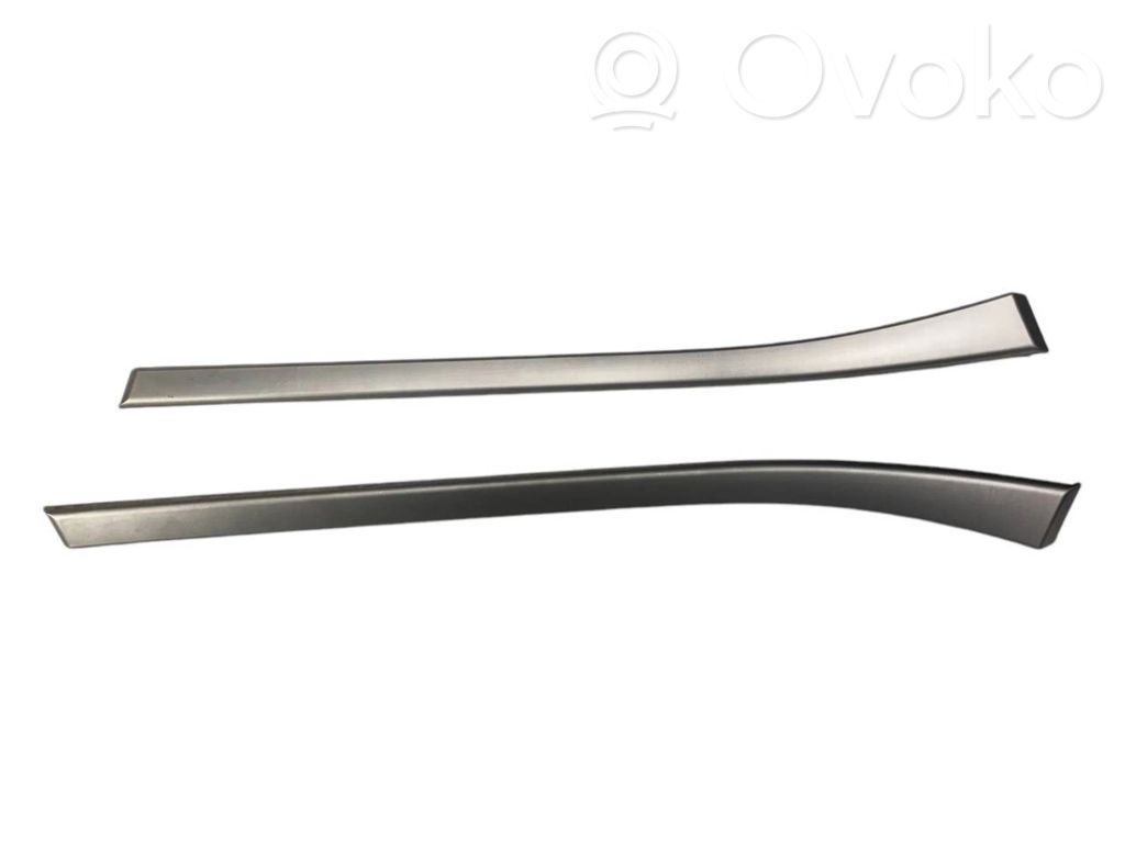 Sēdekļu un durvju dekoratīvās apdares komplekts