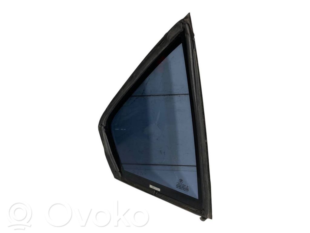 Mazais stikls "A" aizmugurējās durvīs