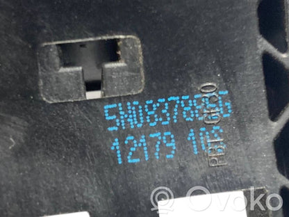 Priekšpusē turētājs / kronšteins ārējam atvēršanas rokturim