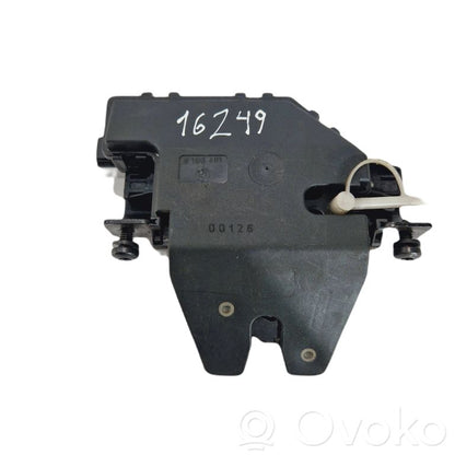 Aizmugurējā pārsega slēdzene