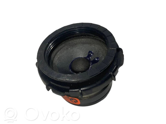 Skaļrunis (-i) pakaļējās durvīs