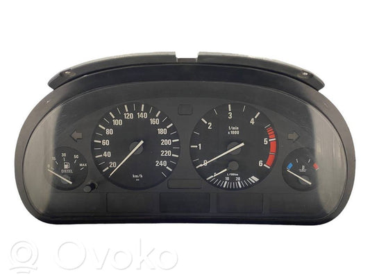 Speedometer (in the instrument panel)