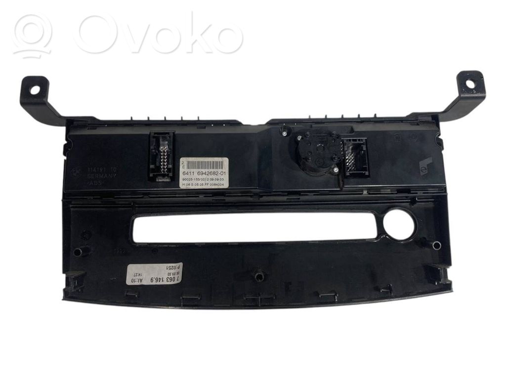 Gaisa kondicioniera / klimata kontroles / salona apsildes vadības bloks (salonā)