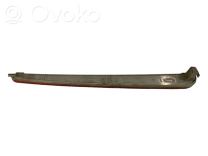 Aizmugurē atstarotājs