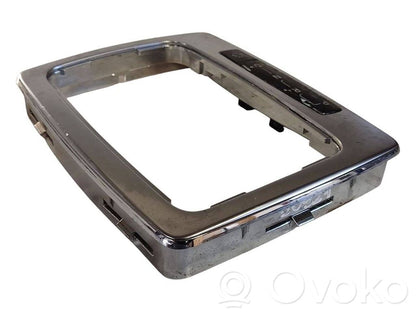 Ātrumu pārslēgšanas sviras dekoratīvā apdare (plastmasas)