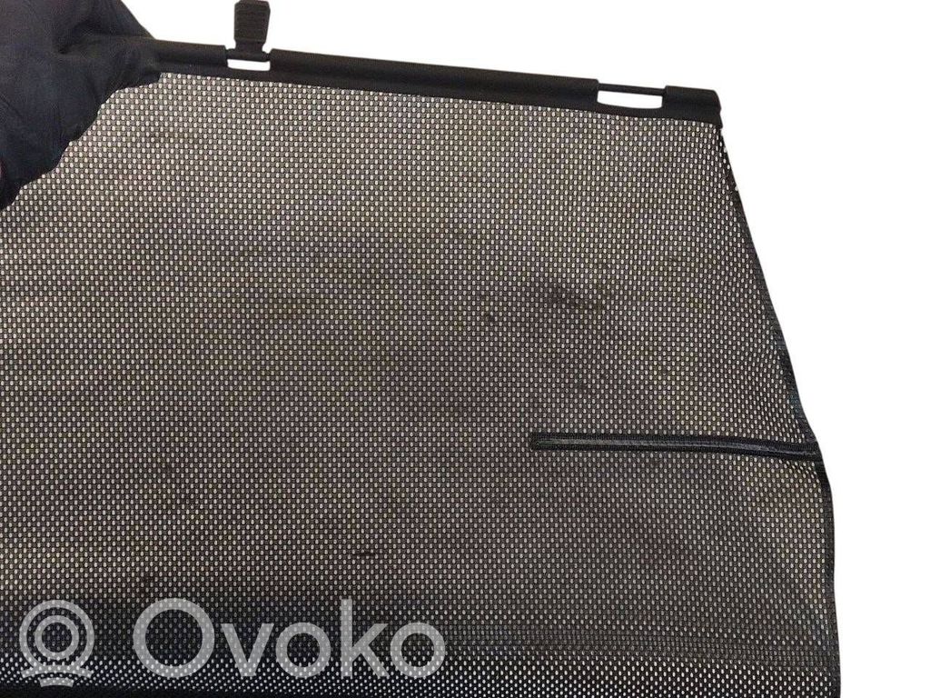 Aizmugurē logu aizkars