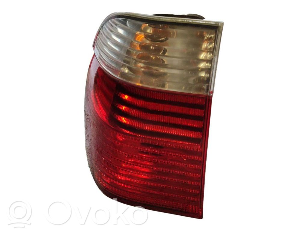 Aizmugurējais lukturis virsbūvē