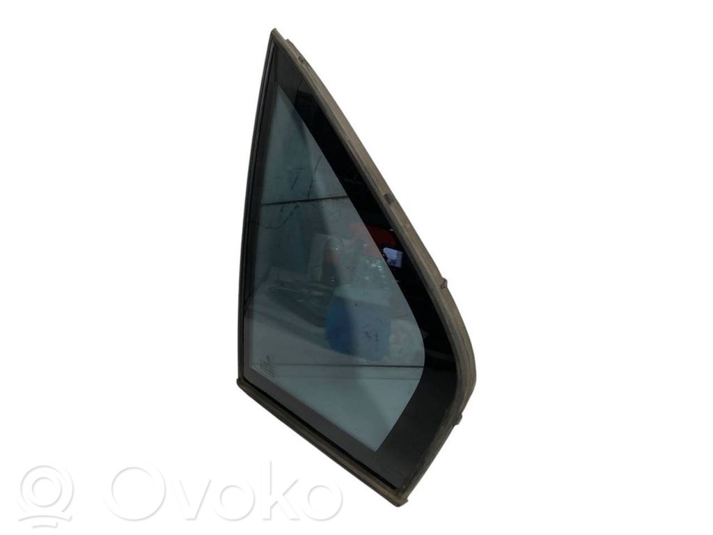 Mazais stikls "A" aizmugurējās durvīs