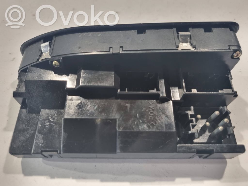 Window lift control switch(es)