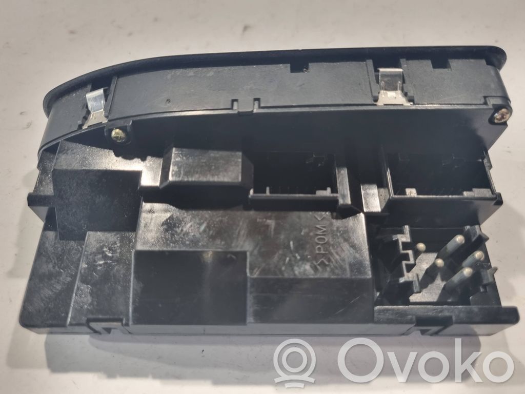 Window lift control switch(es)