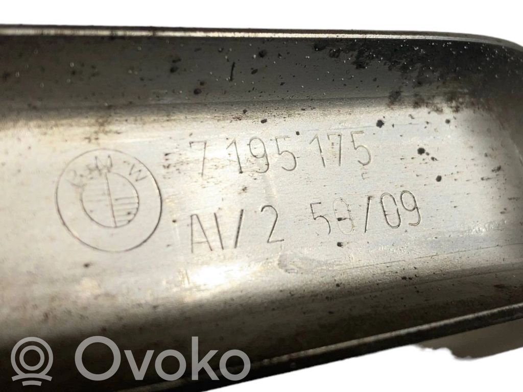 Fuel tank holder(s)