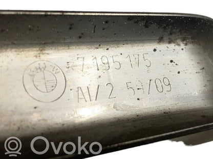 Fuel tank holder(s)
