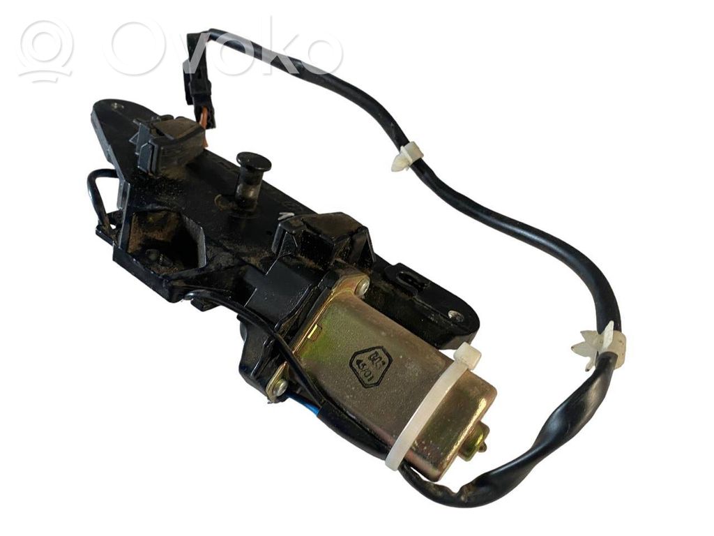 Aizmugurējā pārsega pievilcējs