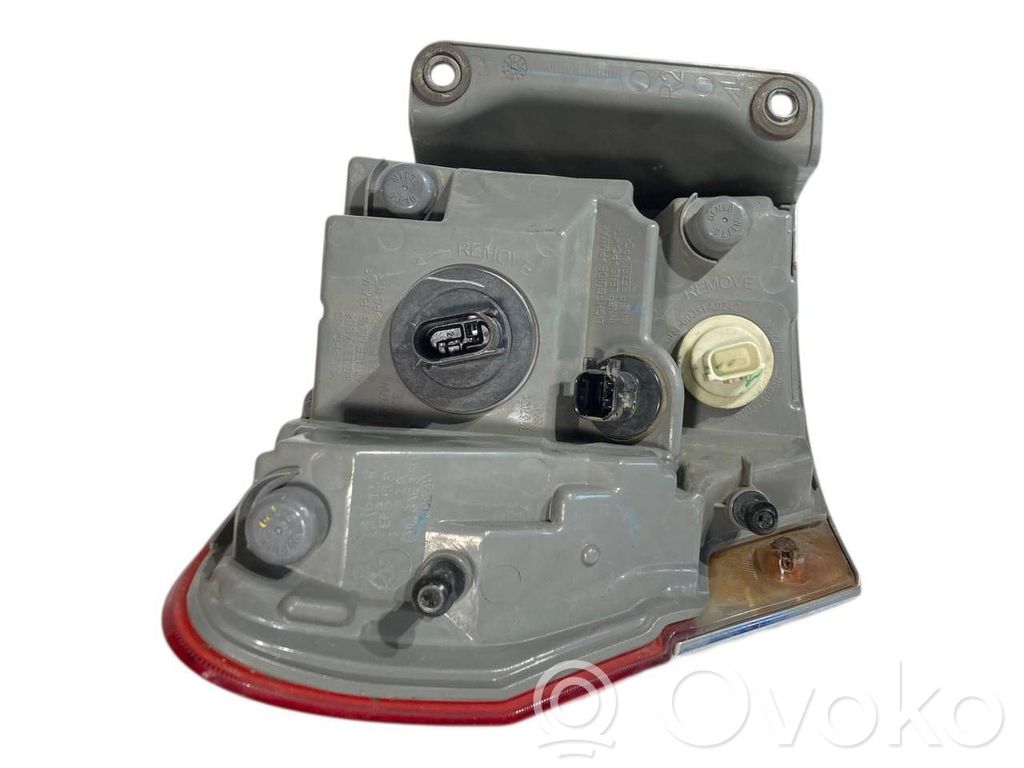 Aizmugurējais lukturis virsbūvē