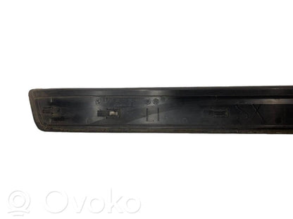 Priekšējā sliekšņa dekoratīvā apdare (iekšējā)