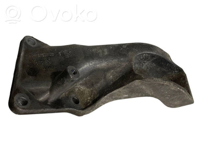Engine mounting bracket