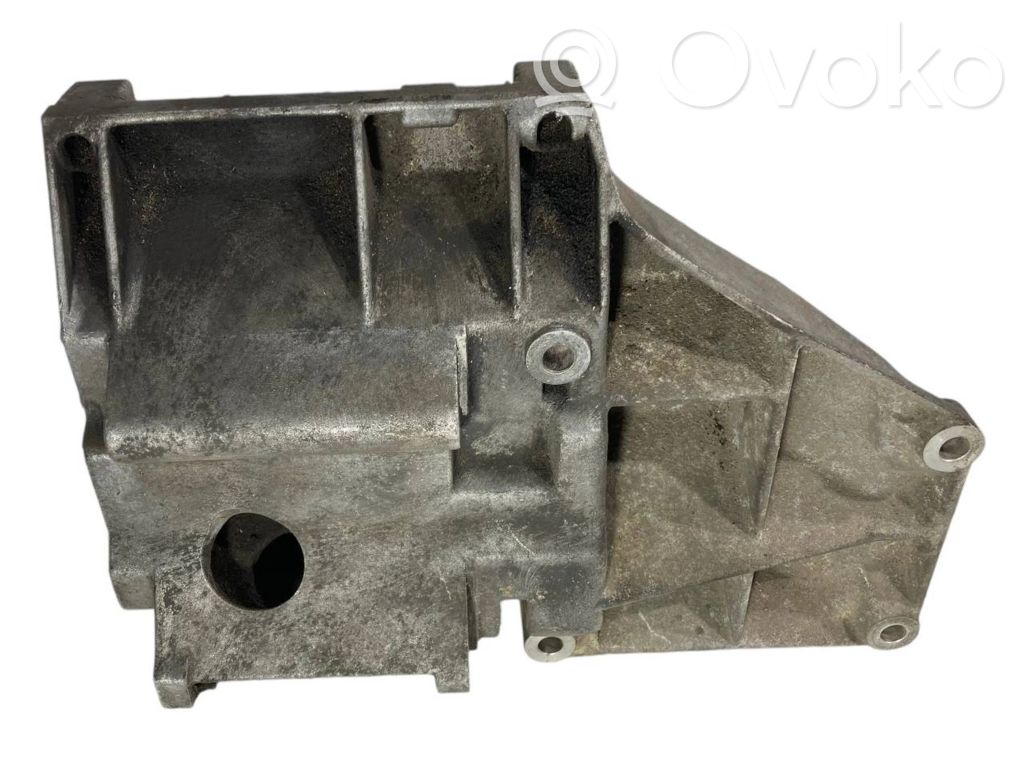 Dzinēja nostiprināšanas stiprinājums-kronšteins