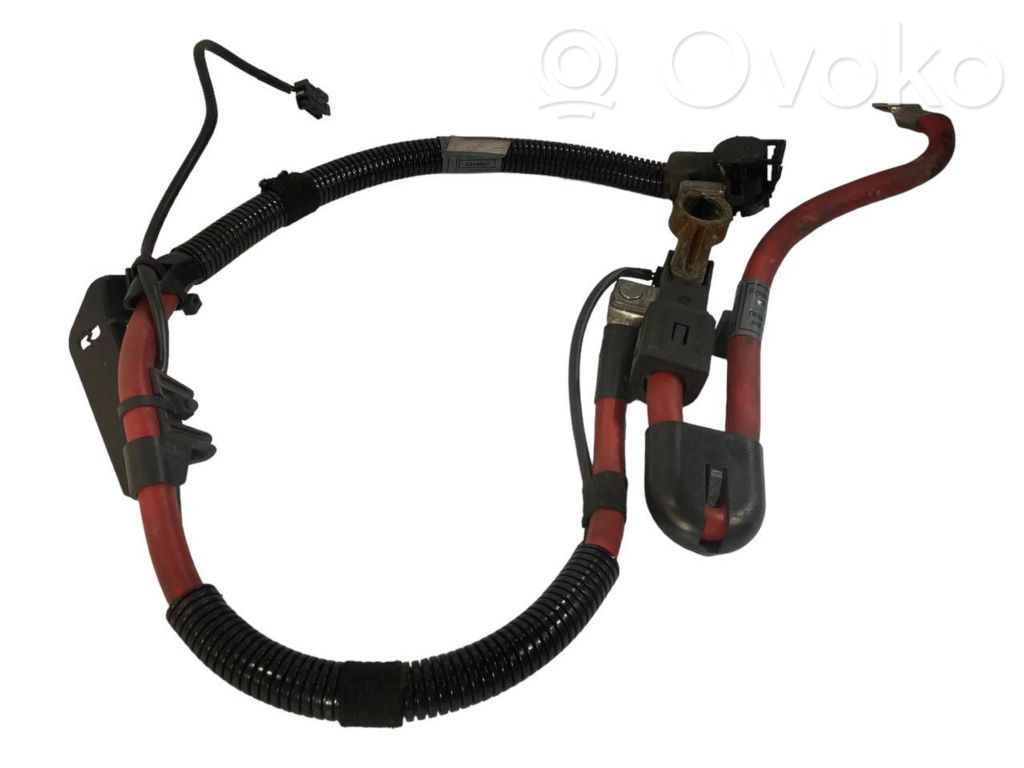 Положительный провод (аккумулятор)