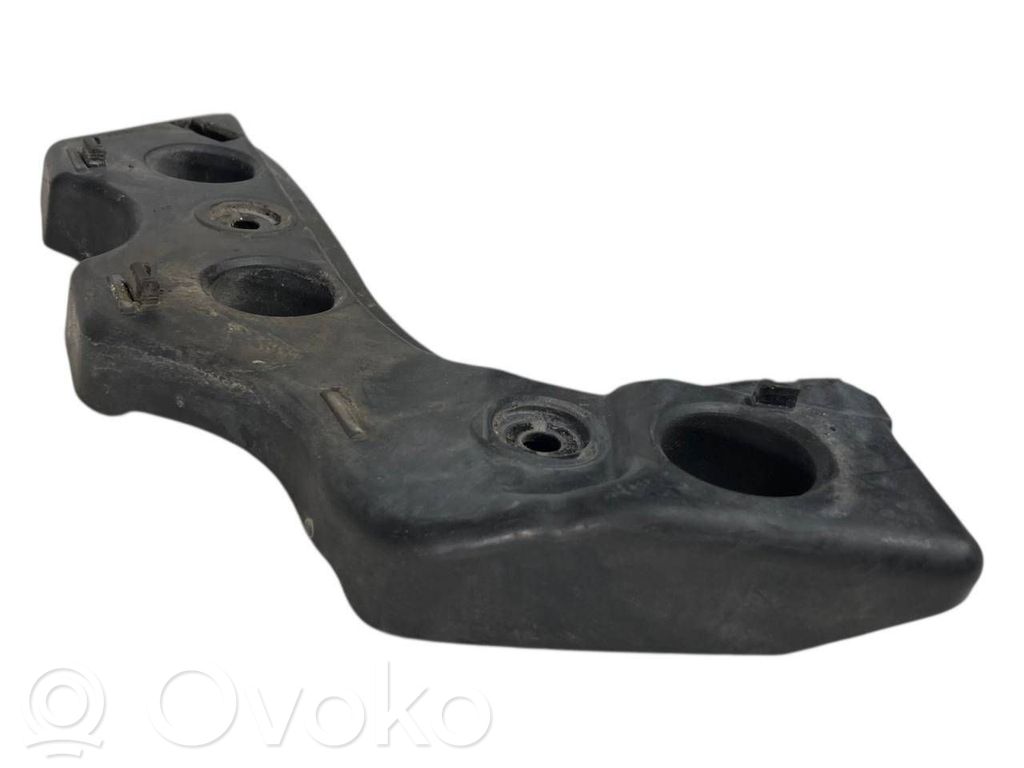Priekšpusē bampera turētājs