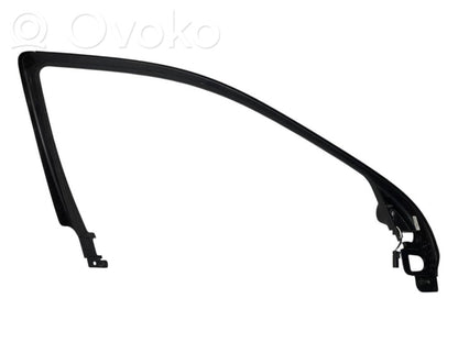 Priekšpusē durvju stikla apdare