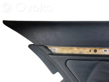 Apšuvums aizmugurējām durvīm