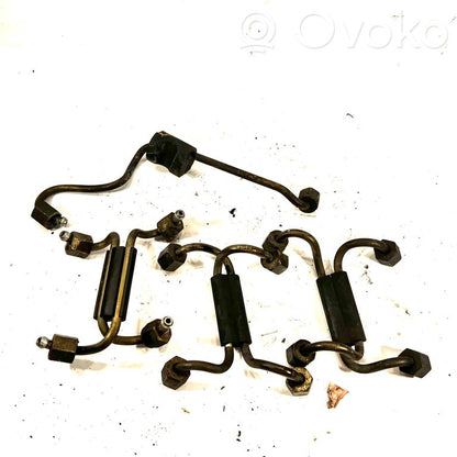 Degvielas iesmidzināšanas caurule (-es)