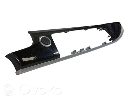 Radiouztvērēja / navigācija dekoratīvā apdare