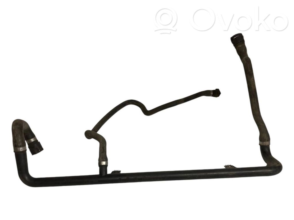 Caurulīte (-es) / šļūtene (-es)