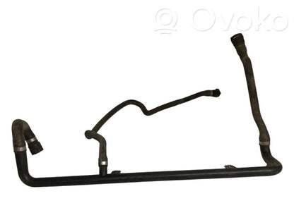 Caurulīte (-es) / šļūtene (-es)