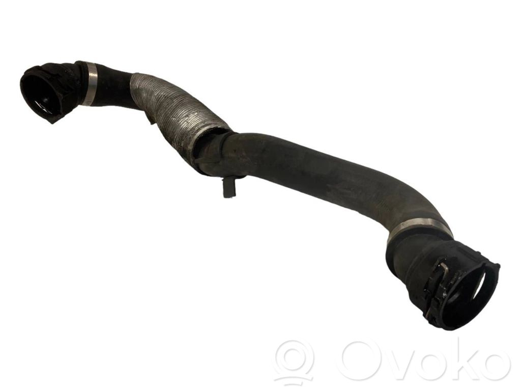 Caurulīte (-es) / šļūtene (-es)