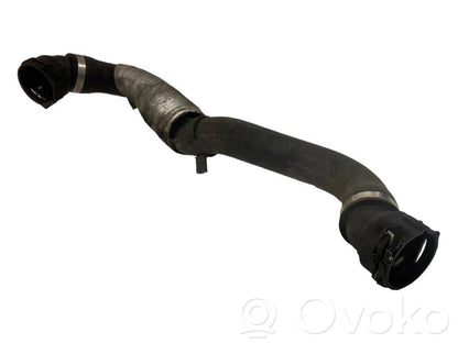 Caurulīte (-es) / šļūtene (-es)