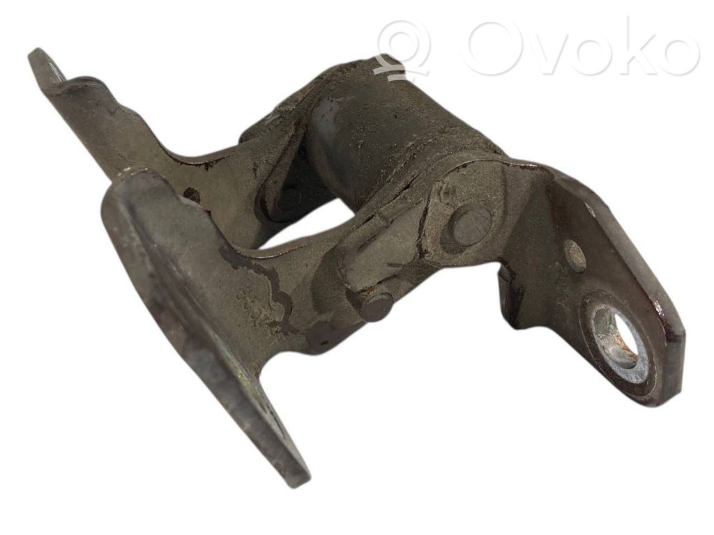 Priekšpusē apakšējā vira (eņģe)