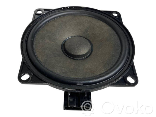 Skaļrunis (-i) priekšējās durvīs